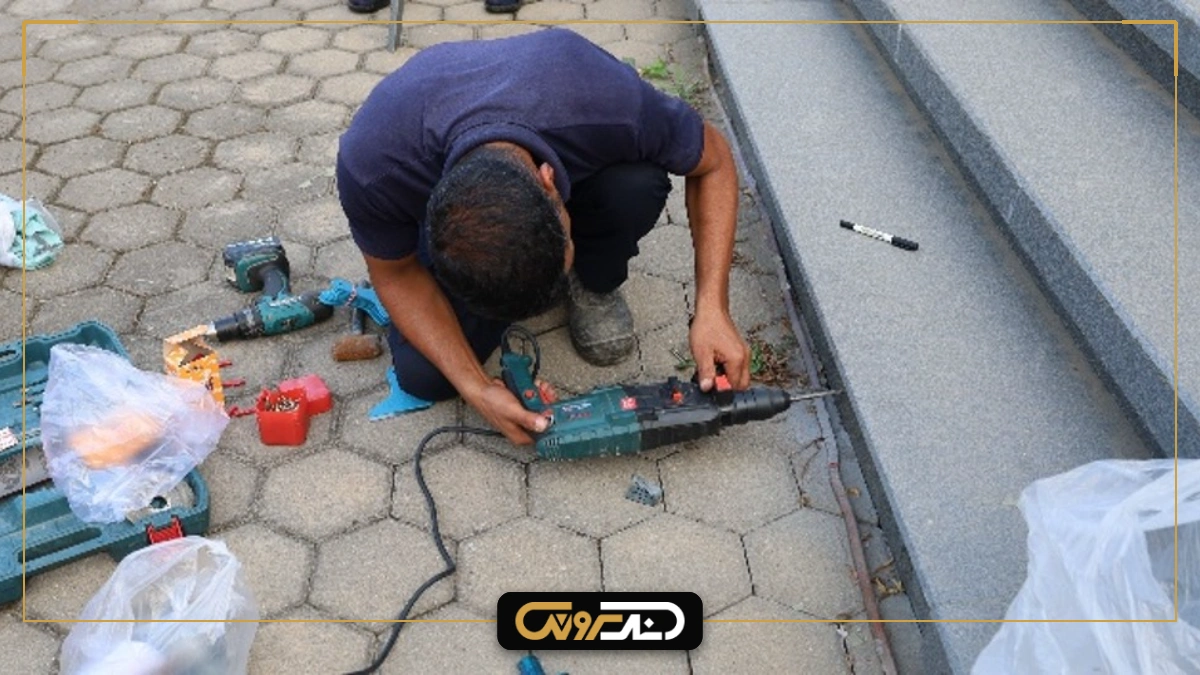 نصب بستهای طراحیشده با مگا اپوکسی، پیچ و رولپلاک.